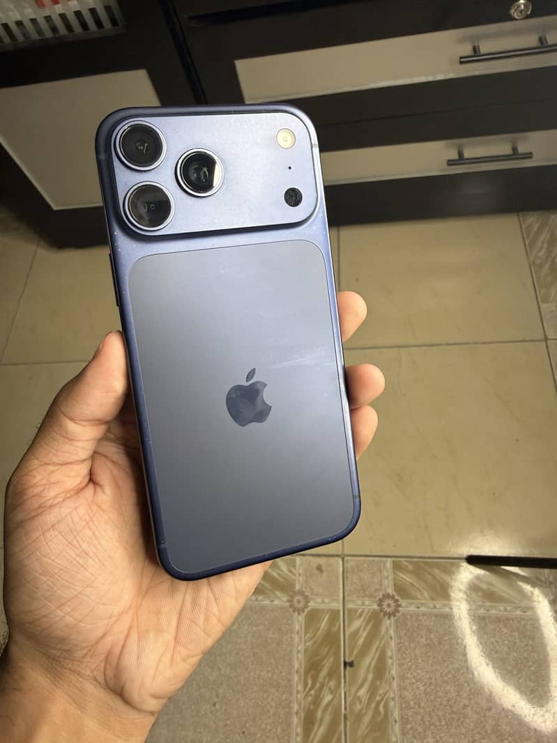 Apple iPhone 17 Pro Max 0