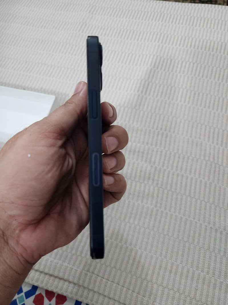 Apple iPhone 13 4
