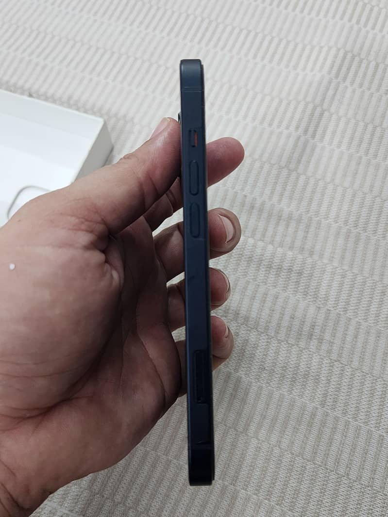 Apple iPhone 13 5