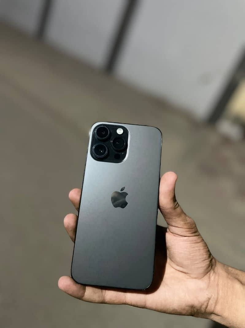 Apple iPhone 14 Pro Max 1