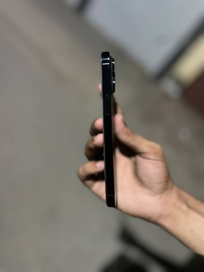 Apple iPhone 14 Pro Max 4