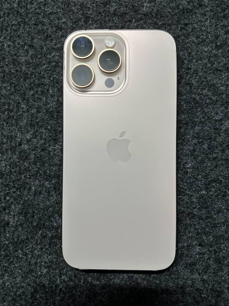 Apple iPhone 16 Pro Max 1