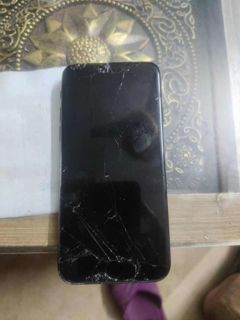 Apple iPhone 7 0
