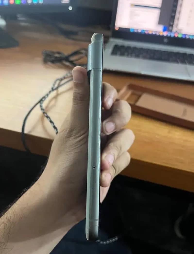 Google Pixel 8 4