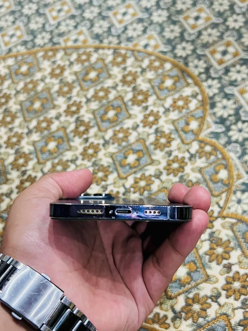 Apple iPhone 14 Pro Max 4