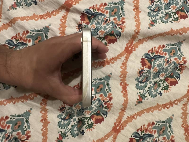 Apple iPhone 12 4