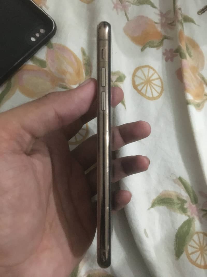Apple iPhone XS 3