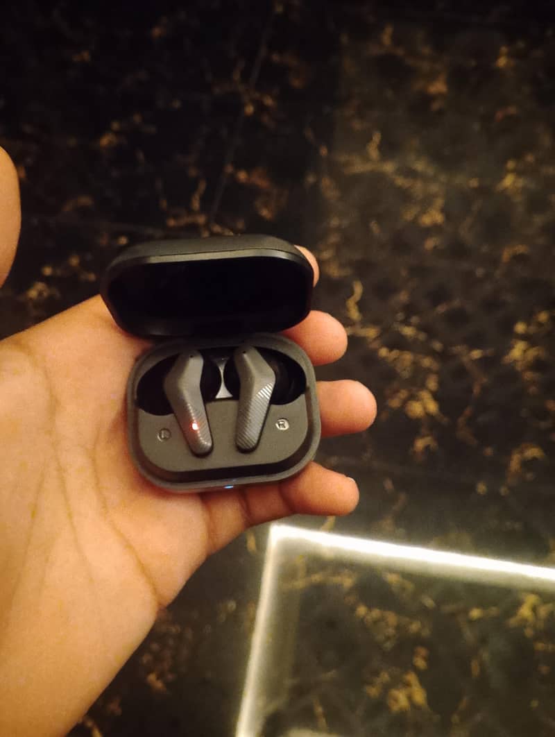 Zero, Air buds 1