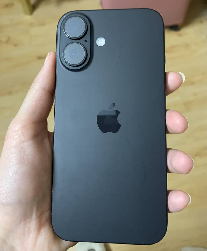 Apple iPhone 16 1