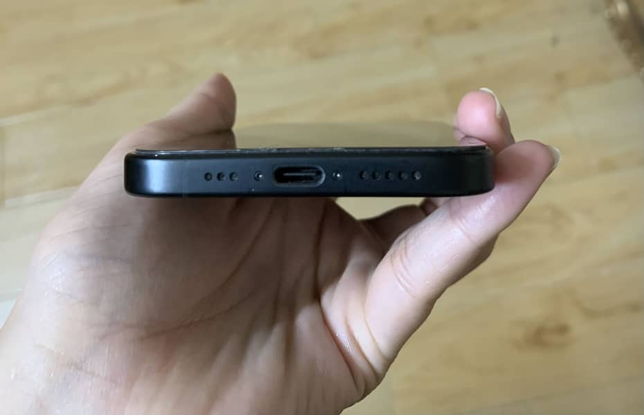 Apple iPhone 16 3