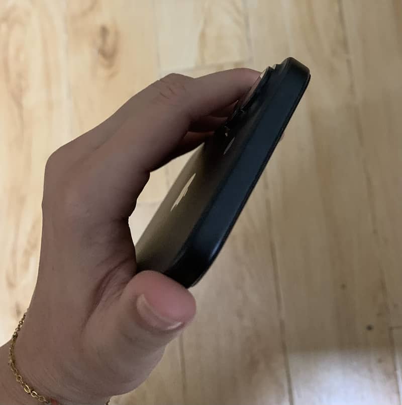 Apple iPhone 16 5