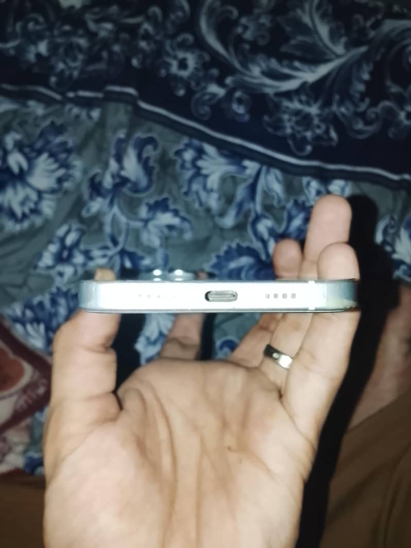 Apple iPhone 15 plus 4