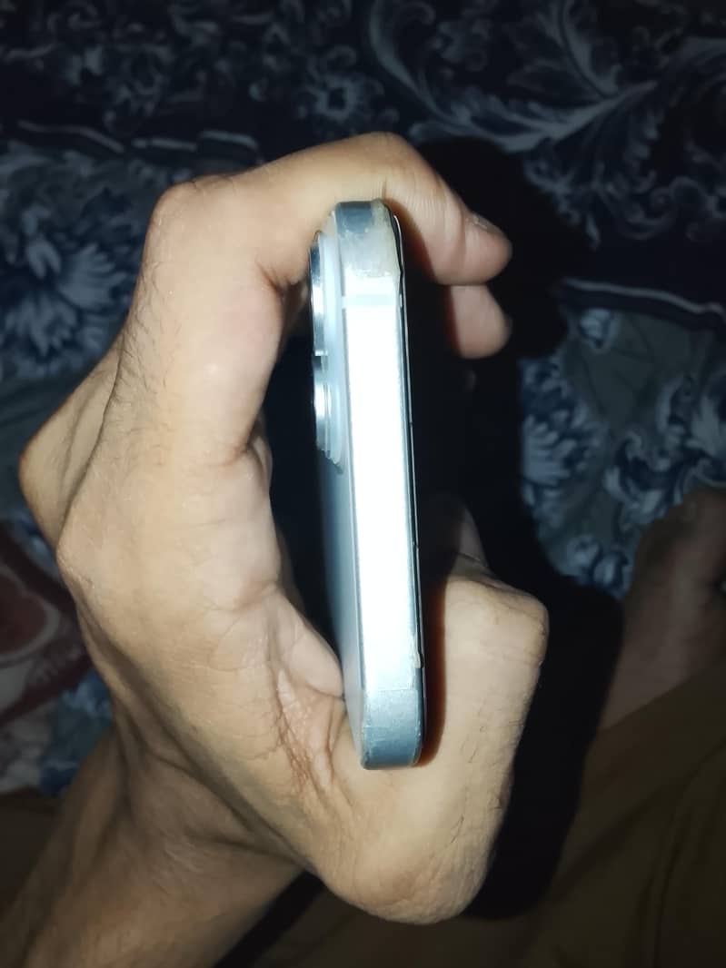 Apple iPhone 15 plus 6