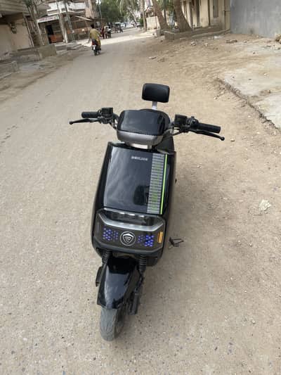 Electric scooty