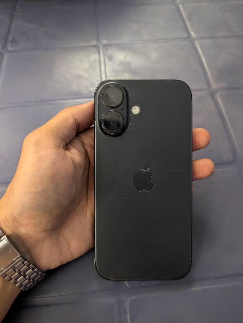 Apple iPhone 16 0