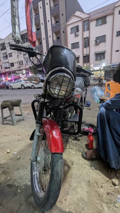 Suzuki GS 150 Red color