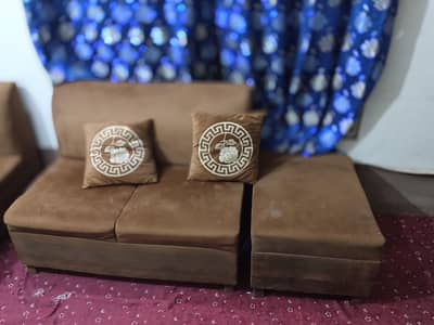 Hi I m sale mhy breand new sofa sat