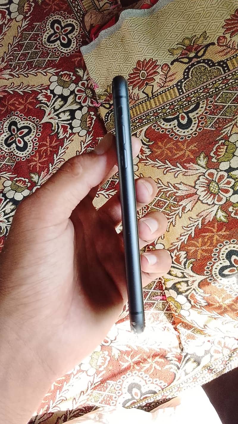 Apple iPhone 11 3