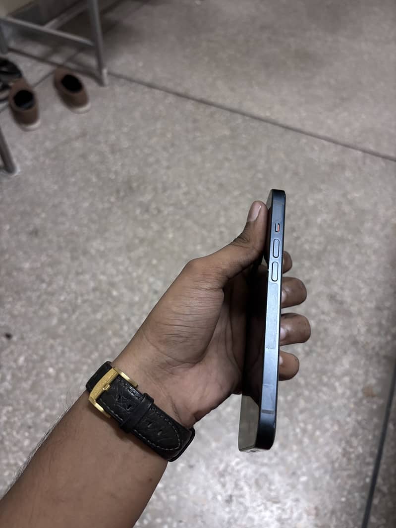 Apple iPhone 14 3
