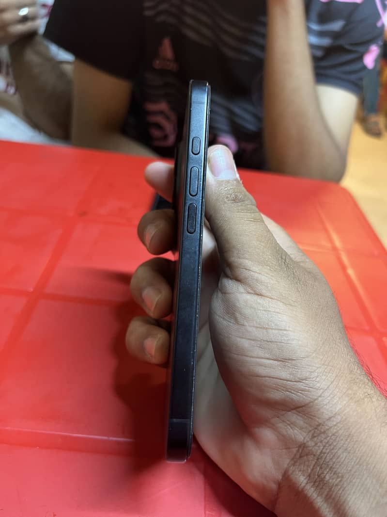Apple iPhone 16 0