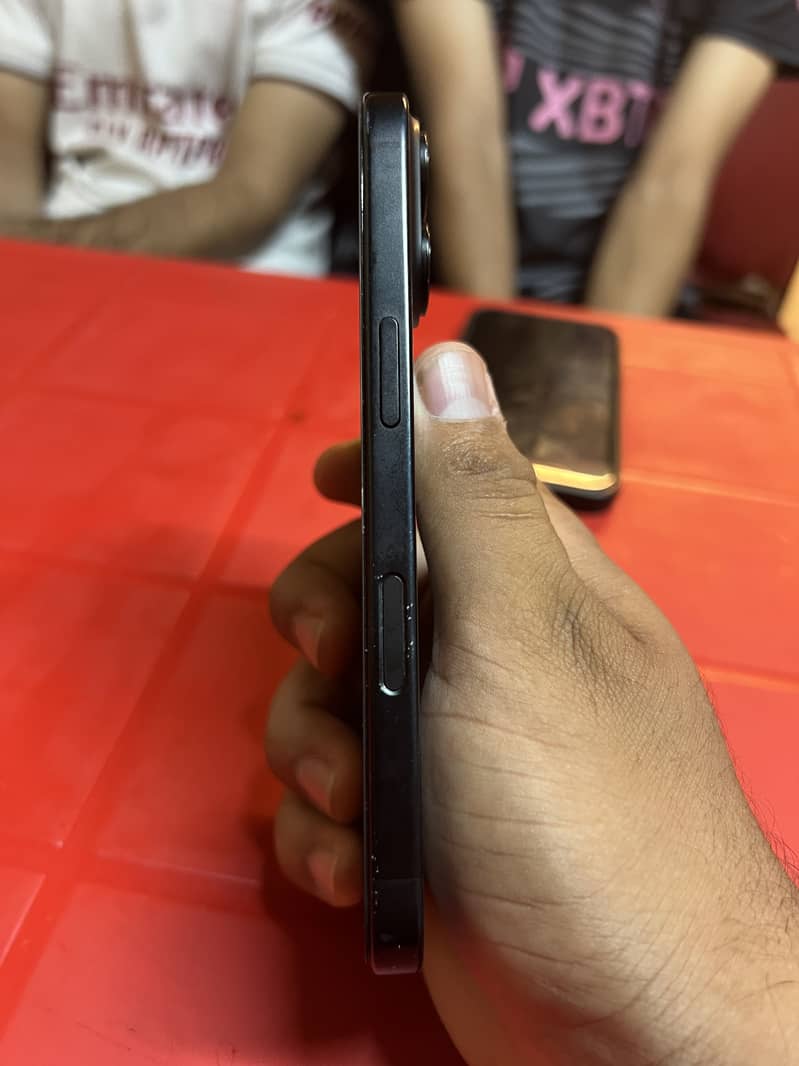 Apple iPhone 16 2