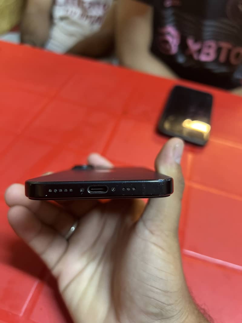 Apple iPhone 16 3