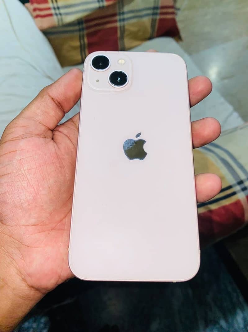 Apple iPhone 13 4