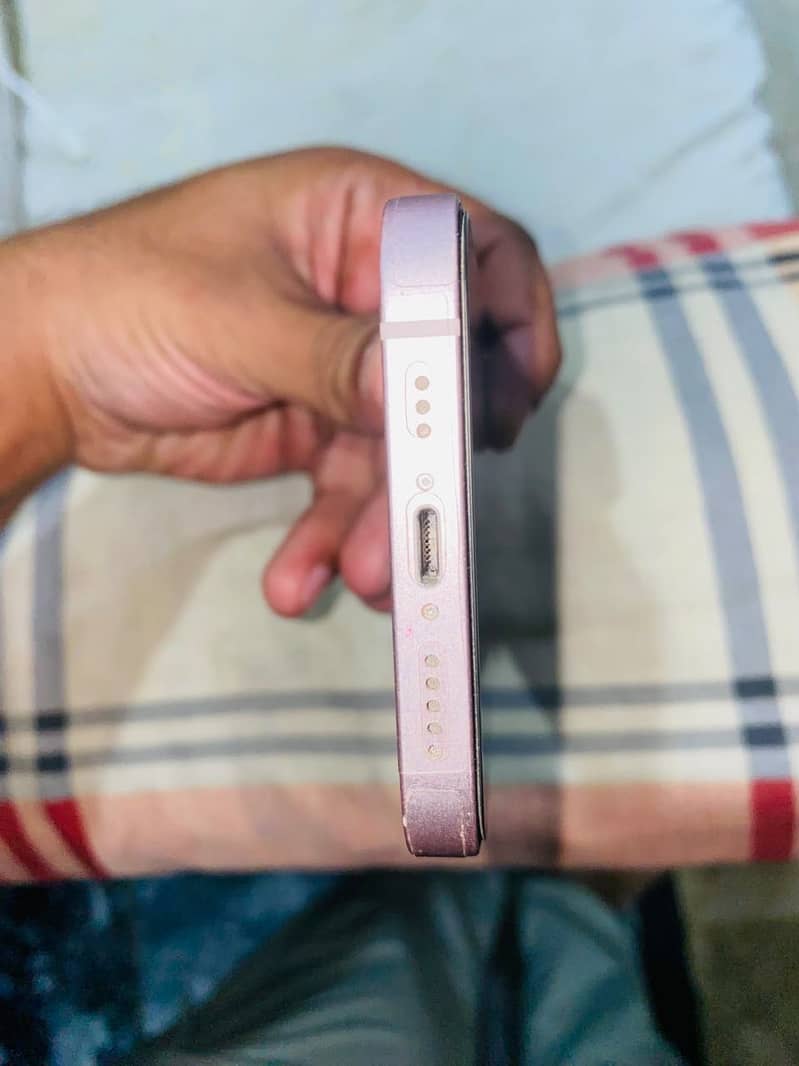 Apple iPhone 13 5