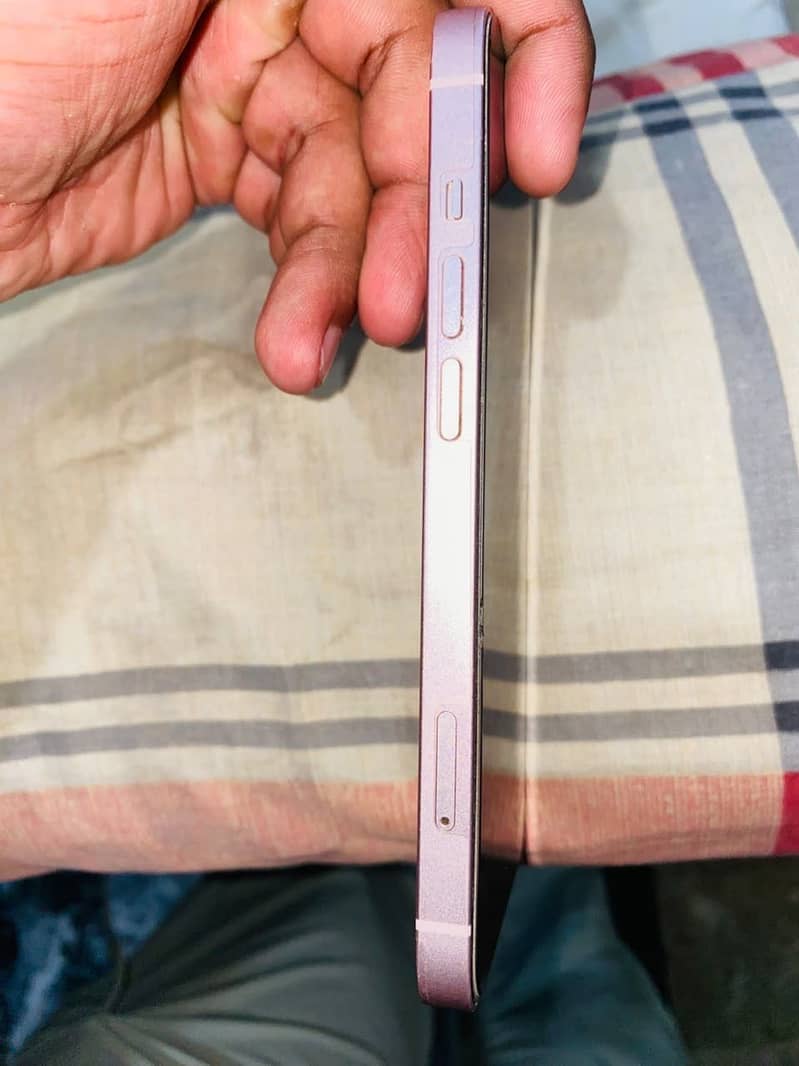 Apple iPhone 13 6