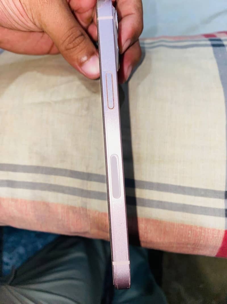 Apple iPhone 13 7