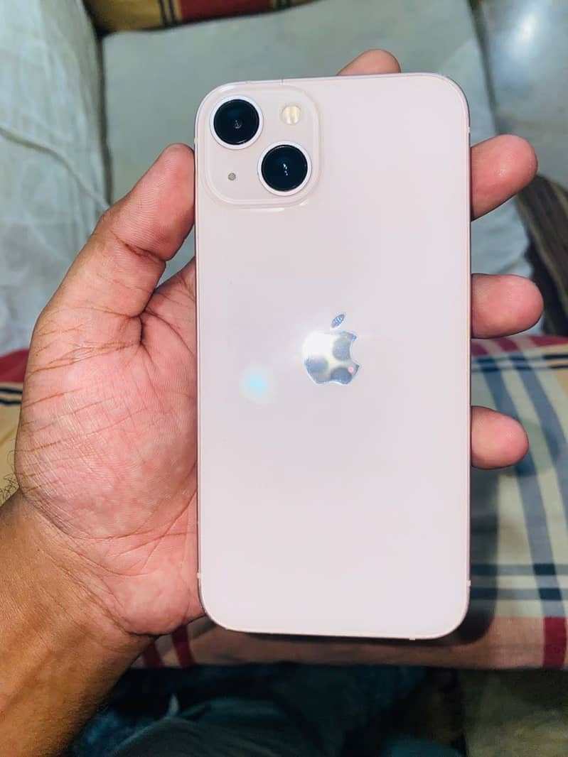 Apple iPhone 13 8