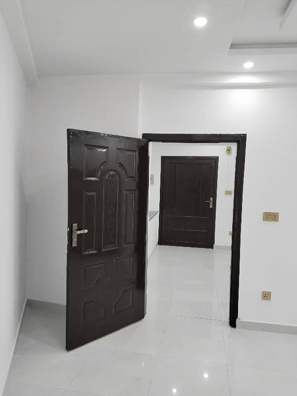 Ist Floor Cornor Flat 0