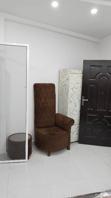 Ist Floor Cornor Flat 17