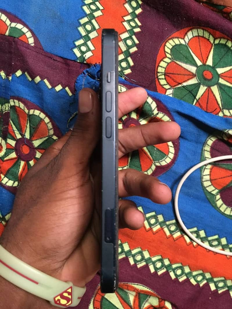 Apple iPhone 13 0