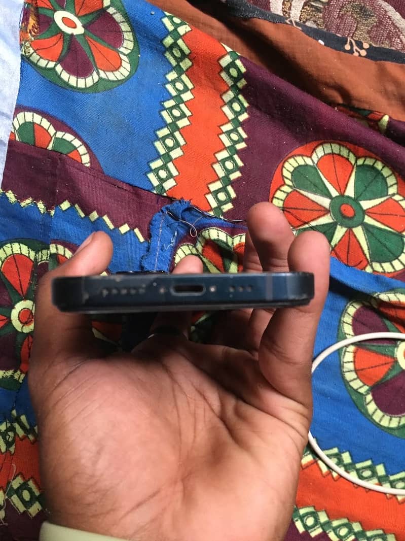 Apple iPhone 13 2