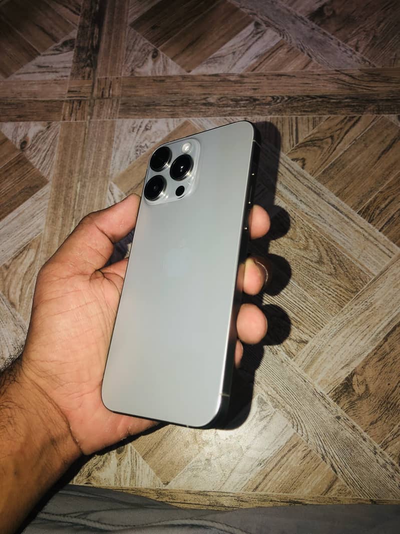 Apple iPhone 15 Pro Max 1