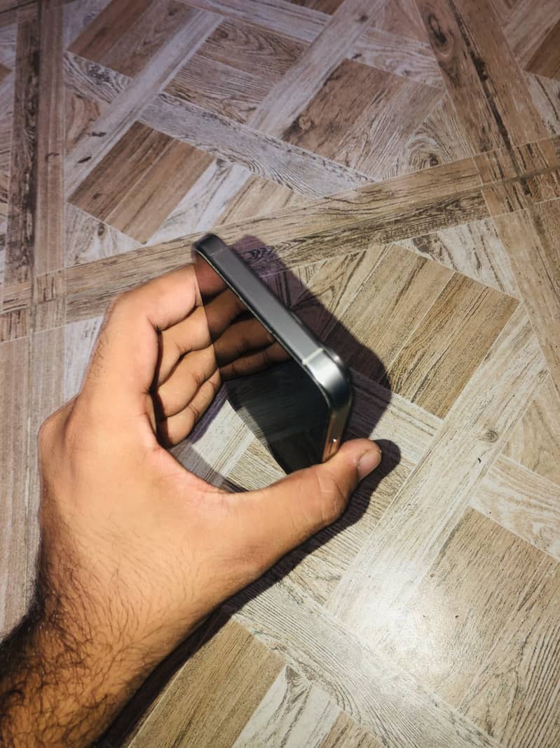 Apple iPhone 15 Pro Max 2