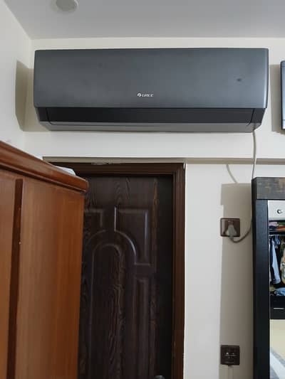 Slightly used Gree inverter Split AC 1.5 for sale