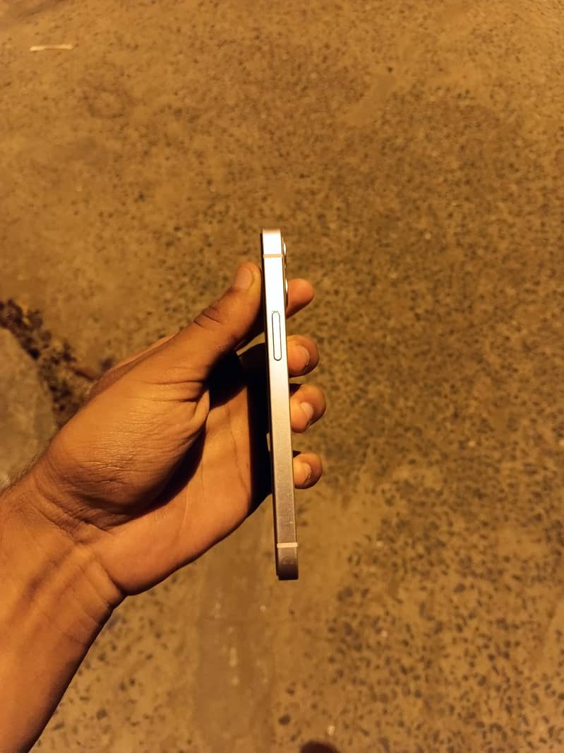 Apple iPhone 12 mini 4