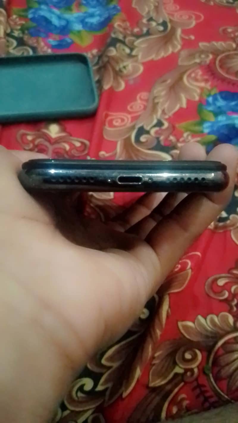 Apple iPhone X 3