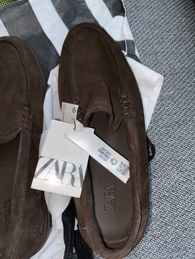 ZARA’s brand new Dark Brown Suede Loafers