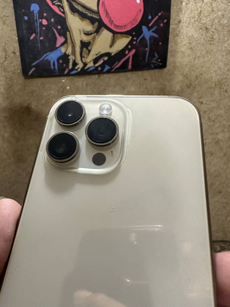 Apple iPhone 14 Pro Max 4