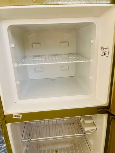 dawlance medium fridge