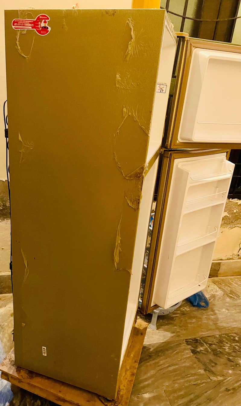 dawlance medium fridge 2