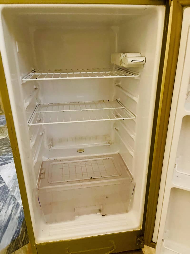 dawlance medium fridge 5