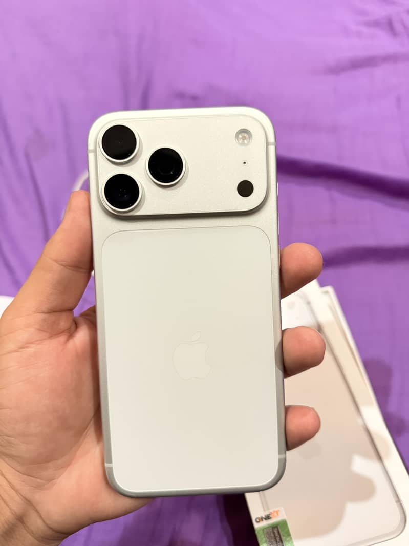 IPHONE 17 pro max 1