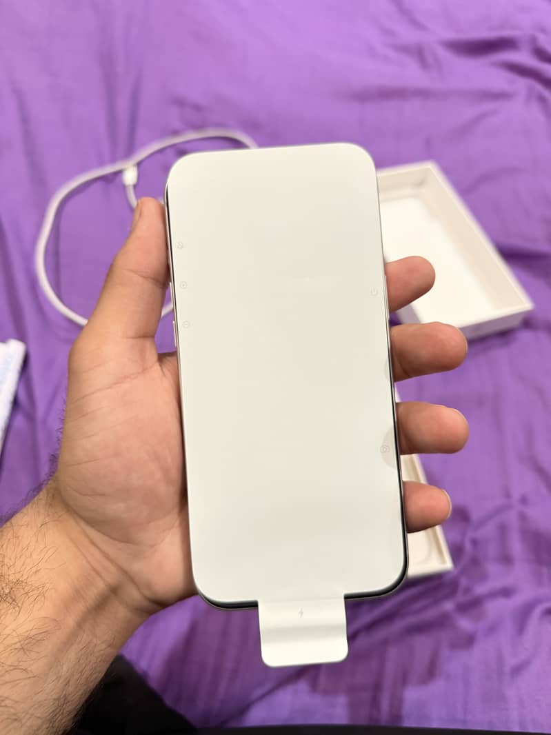 IPHONE 17 pro max 4