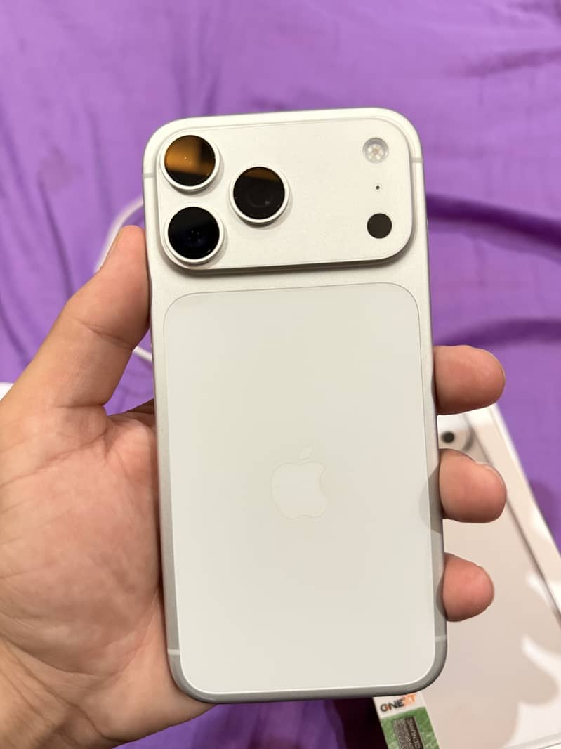 IPHONE 17 pro max 5