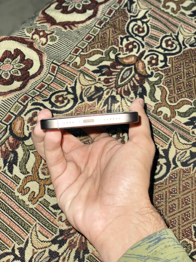 Apple iPhone 16 Pro Max 3