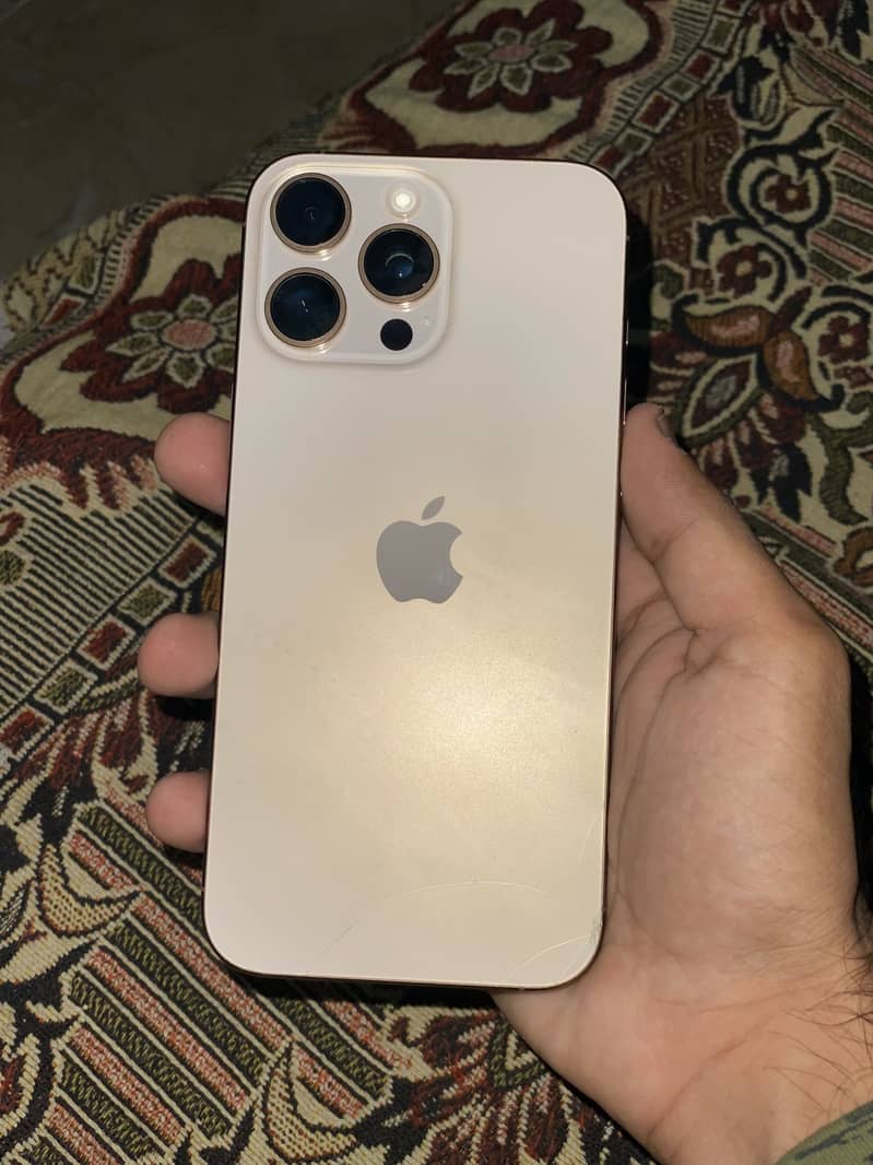 Apple iPhone 16 Pro Max 4